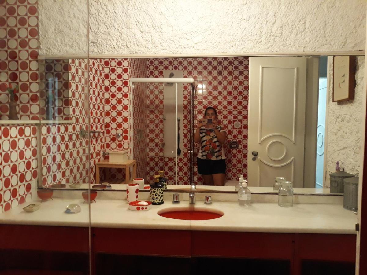 Em Copacabana Na Quadra Da Praia! Sol, E Muito Conforto! Apartamento *
