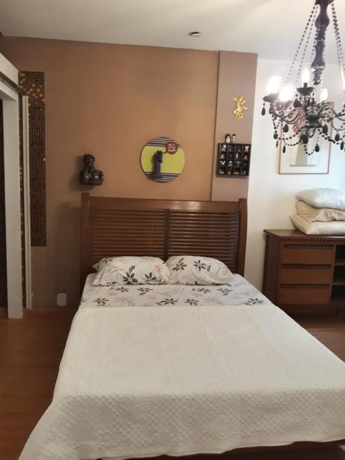 Apartamento Em Copacabana Na Quadra Da Praia! Sol, E Muito Conforto!