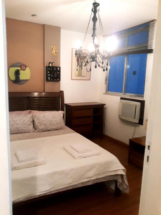 Apartamento Em Copacabana Na Quadra Da Praia! Sol, E Muito Conforto!